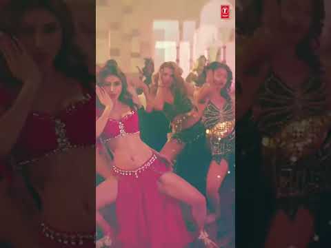 #MouniRoy Dancing Video 💃⚡ #Fakeeran 💘💥 #ytshorts 🤩 Dance Video | Video Status